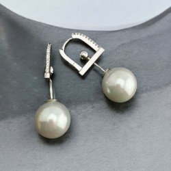 Monemel Sallantılı  İnci Küpe -Gümüş (Altın Kaplama) Monemel Sallantılı  İnci Küpe -Gümüş (Altın Kaplama)